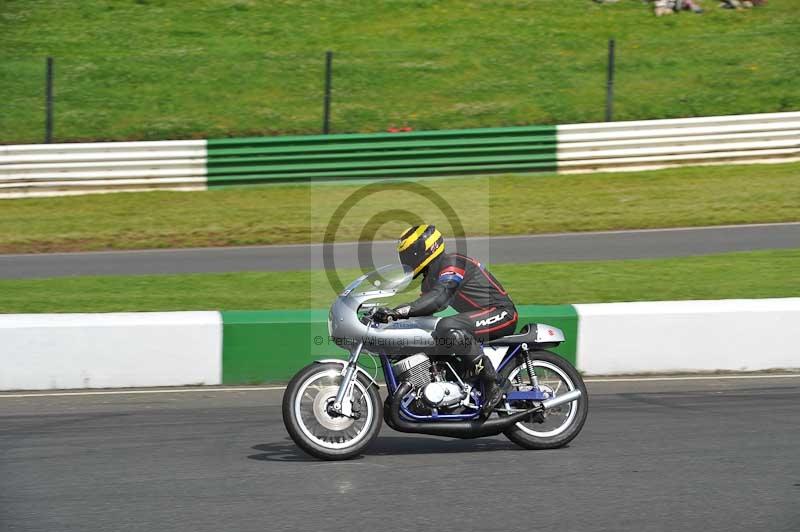 Mallory park Leicestershire;Mallory park photographs;Motorcycle action photographs;classic bikes;event digital images;eventdigitalimages;mallory park;no limits trackday;peter wileman photography;vintage bikes;vintage motorcycles;vmcc festival 1000 bikes