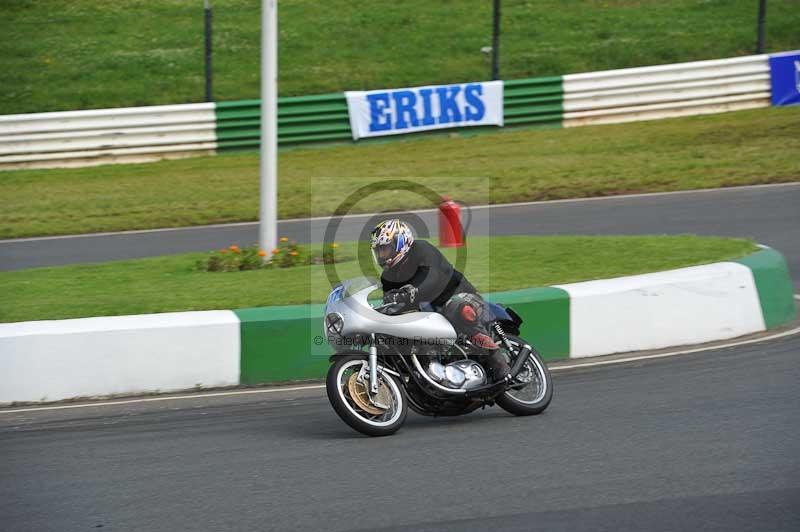 Mallory park Leicestershire;Mallory park photographs;Motorcycle action photographs;classic bikes;event digital images;eventdigitalimages;mallory park;no limits trackday;peter wileman photography;vintage bikes;vintage motorcycles;vmcc festival 1000 bikes