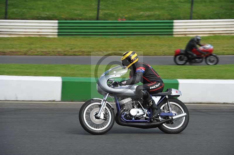 Mallory park Leicestershire;Mallory park photographs;Motorcycle action photographs;classic bikes;event digital images;eventdigitalimages;mallory park;no limits trackday;peter wileman photography;vintage bikes;vintage motorcycles;vmcc festival 1000 bikes