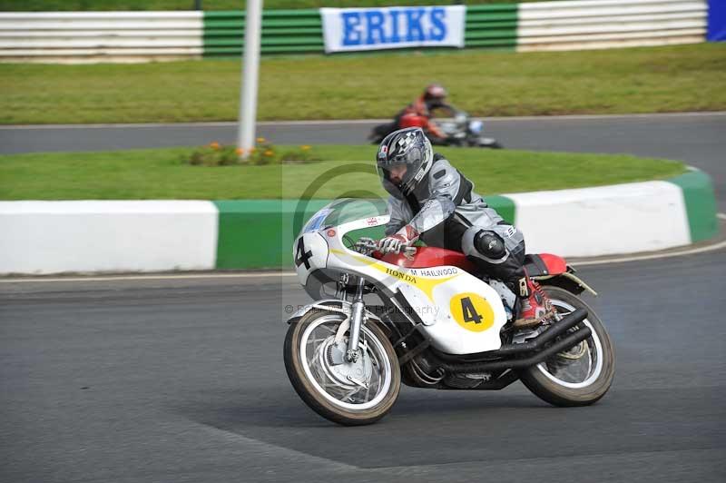 Mallory park Leicestershire;Mallory park photographs;Motorcycle action photographs;classic bikes;event digital images;eventdigitalimages;mallory park;no limits trackday;peter wileman photography;vintage bikes;vintage motorcycles;vmcc festival 1000 bikes