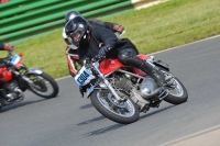 Mallory-park-Leicestershire;Mallory-park-photographs;Motorcycle-action-photographs;classic-bikes;event-digital-images;eventdigitalimages;mallory-park;no-limits-trackday;peter-wileman-photography;vintage-bikes;vintage-motorcycles;vmcc-festival-1000-bikes