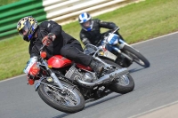 Mallory-park-Leicestershire;Mallory-park-photographs;Motorcycle-action-photographs;classic-bikes;event-digital-images;eventdigitalimages;mallory-park;no-limits-trackday;peter-wileman-photography;vintage-bikes;vintage-motorcycles;vmcc-festival-1000-bikes