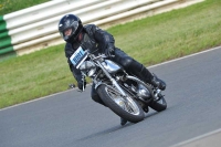 Mallory-park-Leicestershire;Mallory-park-photographs;Motorcycle-action-photographs;classic-bikes;event-digital-images;eventdigitalimages;mallory-park;no-limits-trackday;peter-wileman-photography;vintage-bikes;vintage-motorcycles;vmcc-festival-1000-bikes