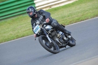 Mallory-park-Leicestershire;Mallory-park-photographs;Motorcycle-action-photographs;classic-bikes;event-digital-images;eventdigitalimages;mallory-park;no-limits-trackday;peter-wileman-photography;vintage-bikes;vintage-motorcycles;vmcc-festival-1000-bikes