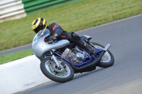 Mallory-park-Leicestershire;Mallory-park-photographs;Motorcycle-action-photographs;classic-bikes;event-digital-images;eventdigitalimages;mallory-park;no-limits-trackday;peter-wileman-photography;vintage-bikes;vintage-motorcycles;vmcc-festival-1000-bikes