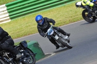 Mallory-park-Leicestershire;Mallory-park-photographs;Motorcycle-action-photographs;classic-bikes;event-digital-images;eventdigitalimages;mallory-park;no-limits-trackday;peter-wileman-photography;vintage-bikes;vintage-motorcycles;vmcc-festival-1000-bikes