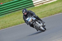 Mallory-park-Leicestershire;Mallory-park-photographs;Motorcycle-action-photographs;classic-bikes;event-digital-images;eventdigitalimages;mallory-park;no-limits-trackday;peter-wileman-photography;vintage-bikes;vintage-motorcycles;vmcc-festival-1000-bikes