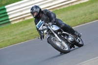Mallory-park-Leicestershire;Mallory-park-photographs;Motorcycle-action-photographs;classic-bikes;event-digital-images;eventdigitalimages;mallory-park;no-limits-trackday;peter-wileman-photography;vintage-bikes;vintage-motorcycles;vmcc-festival-1000-bikes