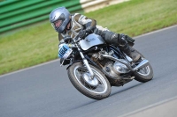 Mallory-park-Leicestershire;Mallory-park-photographs;Motorcycle-action-photographs;classic-bikes;event-digital-images;eventdigitalimages;mallory-park;no-limits-trackday;peter-wileman-photography;vintage-bikes;vintage-motorcycles;vmcc-festival-1000-bikes