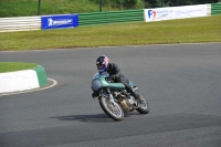 Mallory-park-Leicestershire;Mallory-park-photographs;Motorcycle-action-photographs;classic-bikes;event-digital-images;eventdigitalimages;mallory-park;no-limits-trackday;peter-wileman-photography;vintage-bikes;vintage-motorcycles;vmcc-festival-1000-bikes