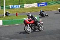 Mallory-park-Leicestershire;Mallory-park-photographs;Motorcycle-action-photographs;classic-bikes;event-digital-images;eventdigitalimages;mallory-park;no-limits-trackday;peter-wileman-photography;vintage-bikes;vintage-motorcycles;vmcc-festival-1000-bikes