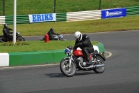 Mallory-park-Leicestershire;Mallory-park-photographs;Motorcycle-action-photographs;classic-bikes;event-digital-images;eventdigitalimages;mallory-park;no-limits-trackday;peter-wileman-photography;vintage-bikes;vintage-motorcycles;vmcc-festival-1000-bikes