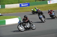 Mallory-park-Leicestershire;Mallory-park-photographs;Motorcycle-action-photographs;classic-bikes;event-digital-images;eventdigitalimages;mallory-park;no-limits-trackday;peter-wileman-photography;vintage-bikes;vintage-motorcycles;vmcc-festival-1000-bikes