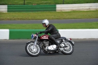 Mallory-park-Leicestershire;Mallory-park-photographs;Motorcycle-action-photographs;classic-bikes;event-digital-images;eventdigitalimages;mallory-park;no-limits-trackday;peter-wileman-photography;vintage-bikes;vintage-motorcycles;vmcc-festival-1000-bikes