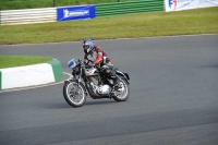 Mallory-park-Leicestershire;Mallory-park-photographs;Motorcycle-action-photographs;classic-bikes;event-digital-images;eventdigitalimages;mallory-park;no-limits-trackday;peter-wileman-photography;vintage-bikes;vintage-motorcycles;vmcc-festival-1000-bikes