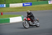 Mallory-park-Leicestershire;Mallory-park-photographs;Motorcycle-action-photographs;classic-bikes;event-digital-images;eventdigitalimages;mallory-park;no-limits-trackday;peter-wileman-photography;vintage-bikes;vintage-motorcycles;vmcc-festival-1000-bikes