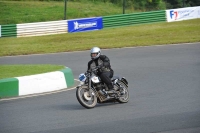 Mallory-park-Leicestershire;Mallory-park-photographs;Motorcycle-action-photographs;classic-bikes;event-digital-images;eventdigitalimages;mallory-park;no-limits-trackday;peter-wileman-photography;vintage-bikes;vintage-motorcycles;vmcc-festival-1000-bikes