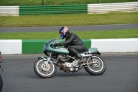 Mallory-park-Leicestershire;Mallory-park-photographs;Motorcycle-action-photographs;classic-bikes;event-digital-images;eventdigitalimages;mallory-park;no-limits-trackday;peter-wileman-photography;vintage-bikes;vintage-motorcycles;vmcc-festival-1000-bikes