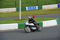 Mallory-park-Leicestershire;Mallory-park-photographs;Motorcycle-action-photographs;classic-bikes;event-digital-images;eventdigitalimages;mallory-park;no-limits-trackday;peter-wileman-photography;vintage-bikes;vintage-motorcycles;vmcc-festival-1000-bikes