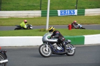Mallory-park-Leicestershire;Mallory-park-photographs;Motorcycle-action-photographs;classic-bikes;event-digital-images;eventdigitalimages;mallory-park;no-limits-trackday;peter-wileman-photography;vintage-bikes;vintage-motorcycles;vmcc-festival-1000-bikes