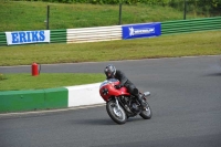 Mallory-park-Leicestershire;Mallory-park-photographs;Motorcycle-action-photographs;classic-bikes;event-digital-images;eventdigitalimages;mallory-park;no-limits-trackday;peter-wileman-photography;vintage-bikes;vintage-motorcycles;vmcc-festival-1000-bikes