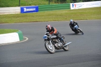 Mallory-park-Leicestershire;Mallory-park-photographs;Motorcycle-action-photographs;classic-bikes;event-digital-images;eventdigitalimages;mallory-park;no-limits-trackday;peter-wileman-photography;vintage-bikes;vintage-motorcycles;vmcc-festival-1000-bikes