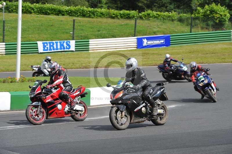 Mallory park Leicestershire;Mallory park photographs;Motorcycle action photographs;classic bikes;event digital images;eventdigitalimages;mallory park;no limits trackday;peter wileman photography;vintage bikes;vintage motorcycles;vmcc festival 1000 bikes