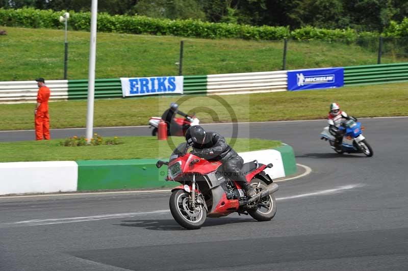 Mallory park Leicestershire;Mallory park photographs;Motorcycle action photographs;classic bikes;event digital images;eventdigitalimages;mallory park;no limits trackday;peter wileman photography;vintage bikes;vintage motorcycles;vmcc festival 1000 bikes