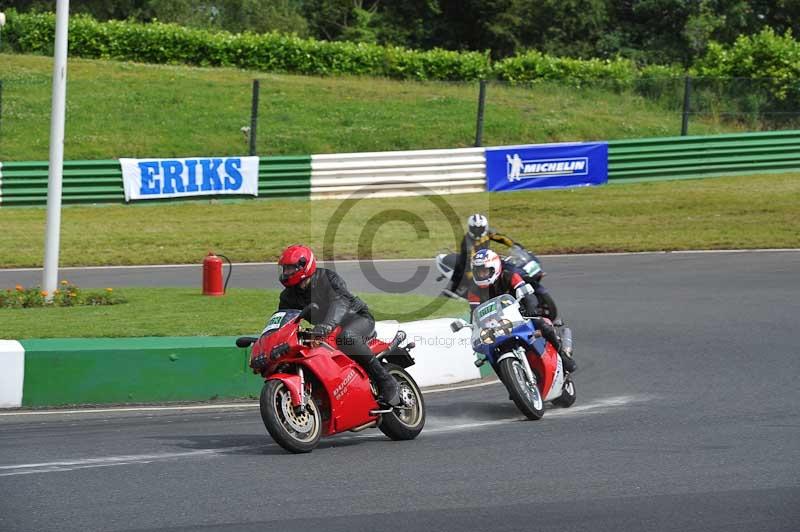 Mallory park Leicestershire;Mallory park photographs;Motorcycle action photographs;classic bikes;event digital images;eventdigitalimages;mallory park;no limits trackday;peter wileman photography;vintage bikes;vintage motorcycles;vmcc festival 1000 bikes