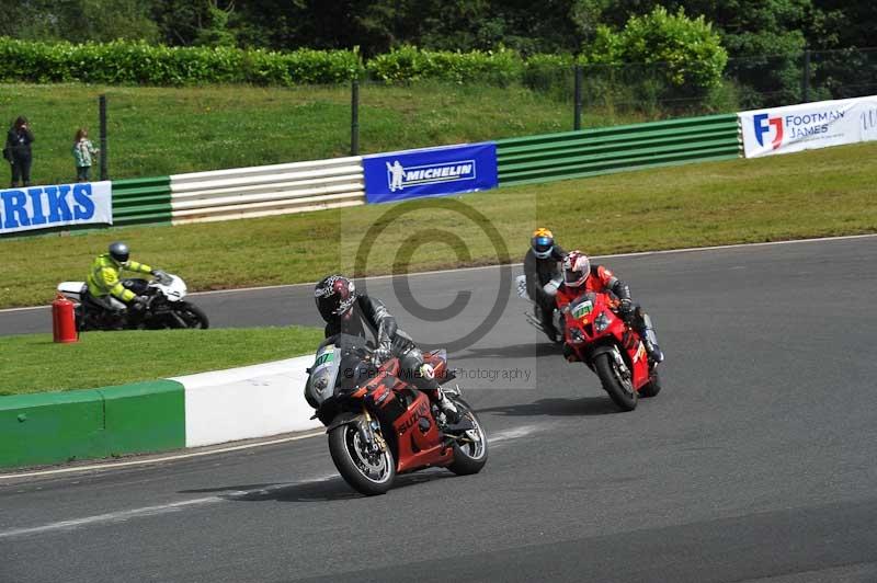 Mallory park Leicestershire;Mallory park photographs;Motorcycle action photographs;classic bikes;event digital images;eventdigitalimages;mallory park;no limits trackday;peter wileman photography;vintage bikes;vintage motorcycles;vmcc festival 1000 bikes