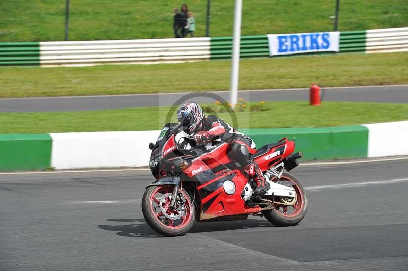 Mallory park Leicestershire;Mallory park photographs;Motorcycle action photographs;classic bikes;event digital images;eventdigitalimages;mallory park;no limits trackday;peter wileman photography;vintage bikes;vintage motorcycles;vmcc festival 1000 bikes