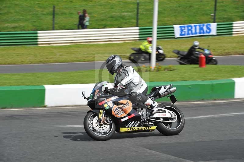 Mallory park Leicestershire;Mallory park photographs;Motorcycle action photographs;classic bikes;event digital images;eventdigitalimages;mallory park;no limits trackday;peter wileman photography;vintage bikes;vintage motorcycles;vmcc festival 1000 bikes