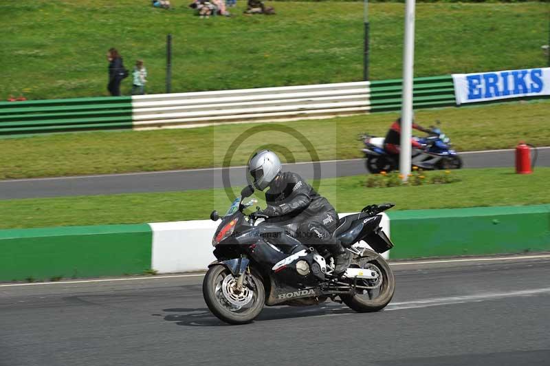 Mallory park Leicestershire;Mallory park photographs;Motorcycle action photographs;classic bikes;event digital images;eventdigitalimages;mallory park;no limits trackday;peter wileman photography;vintage bikes;vintage motorcycles;vmcc festival 1000 bikes