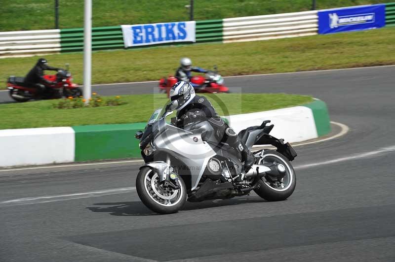 Mallory park Leicestershire;Mallory park photographs;Motorcycle action photographs;classic bikes;event digital images;eventdigitalimages;mallory park;no limits trackday;peter wileman photography;vintage bikes;vintage motorcycles;vmcc festival 1000 bikes