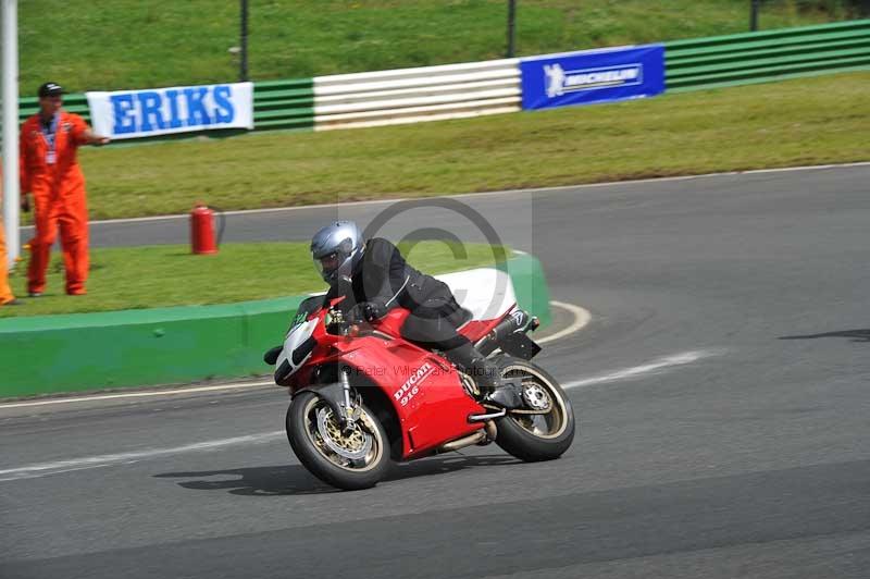 Mallory park Leicestershire;Mallory park photographs;Motorcycle action photographs;classic bikes;event digital images;eventdigitalimages;mallory park;no limits trackday;peter wileman photography;vintage bikes;vintage motorcycles;vmcc festival 1000 bikes