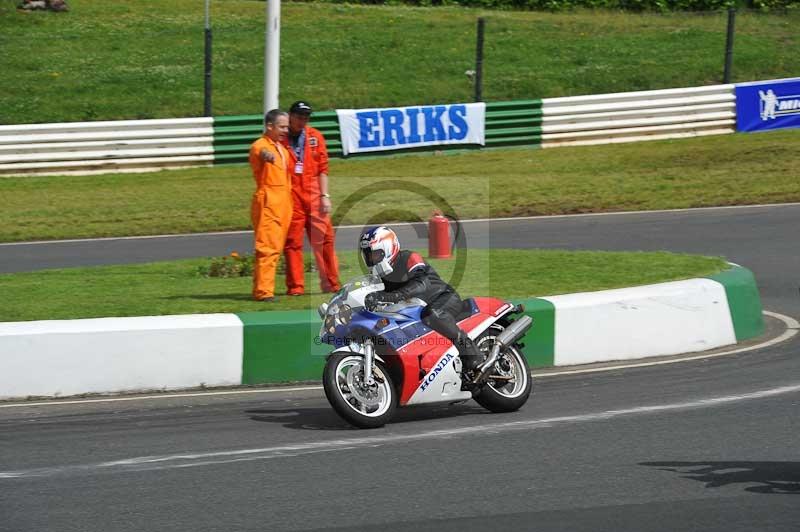 Mallory park Leicestershire;Mallory park photographs;Motorcycle action photographs;classic bikes;event digital images;eventdigitalimages;mallory park;no limits trackday;peter wileman photography;vintage bikes;vintage motorcycles;vmcc festival 1000 bikes