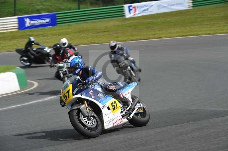 Mallory park Leicestershire;Mallory park photographs;Motorcycle action photographs;classic bikes;event digital images;eventdigitalimages;mallory park;no limits trackday;peter wileman photography;vintage bikes;vintage motorcycles;vmcc festival 1000 bikes
