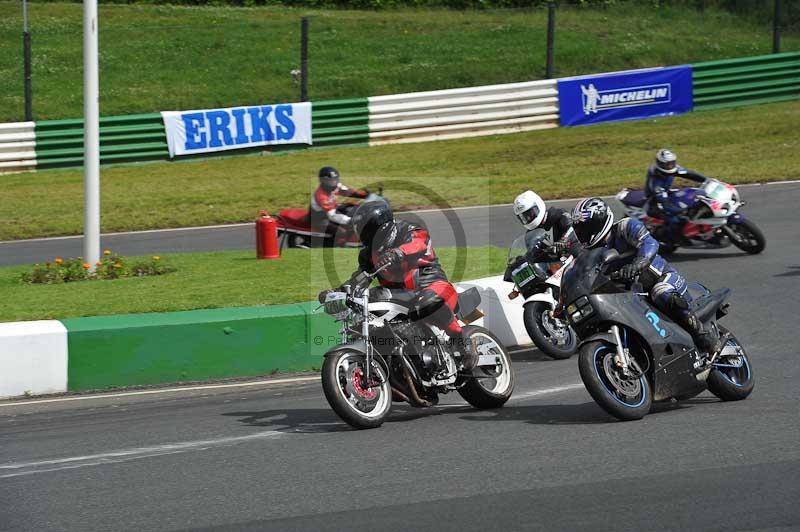 Mallory park Leicestershire;Mallory park photographs;Motorcycle action photographs;classic bikes;event digital images;eventdigitalimages;mallory park;no limits trackday;peter wileman photography;vintage bikes;vintage motorcycles;vmcc festival 1000 bikes