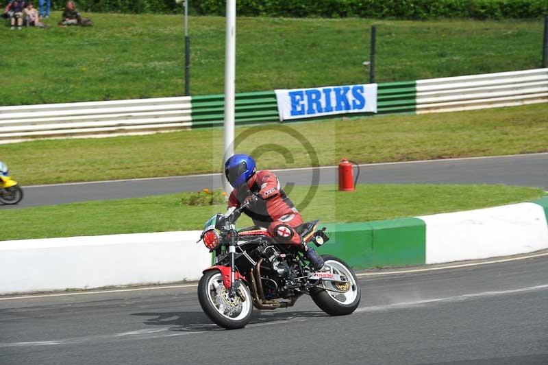 Mallory park Leicestershire;Mallory park photographs;Motorcycle action photographs;classic bikes;event digital images;eventdigitalimages;mallory park;no limits trackday;peter wileman photography;vintage bikes;vintage motorcycles;vmcc festival 1000 bikes