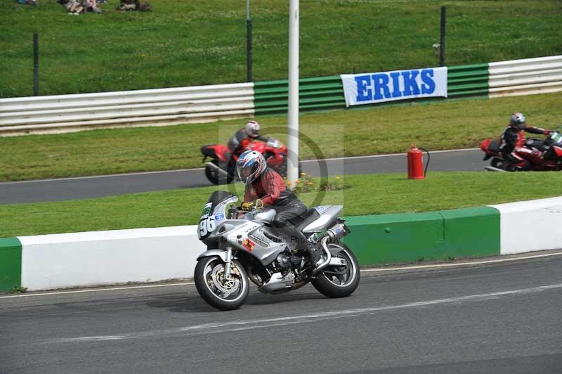 Mallory park Leicestershire;Mallory park photographs;Motorcycle action photographs;classic bikes;event digital images;eventdigitalimages;mallory park;no limits trackday;peter wileman photography;vintage bikes;vintage motorcycles;vmcc festival 1000 bikes