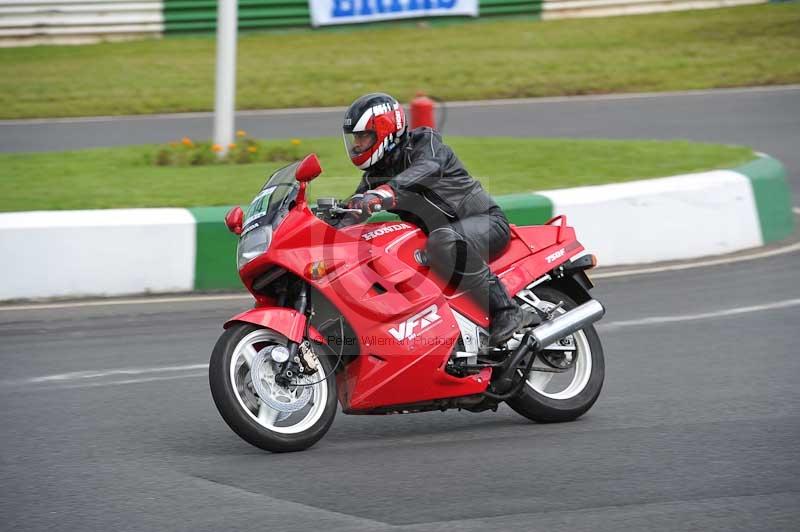 Mallory park Leicestershire;Mallory park photographs;Motorcycle action photographs;classic bikes;event digital images;eventdigitalimages;mallory park;no limits trackday;peter wileman photography;vintage bikes;vintage motorcycles;vmcc festival 1000 bikes