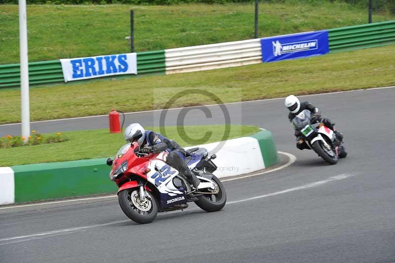 Mallory park Leicestershire;Mallory park photographs;Motorcycle action photographs;classic bikes;event digital images;eventdigitalimages;mallory park;no limits trackday;peter wileman photography;vintage bikes;vintage motorcycles;vmcc festival 1000 bikes