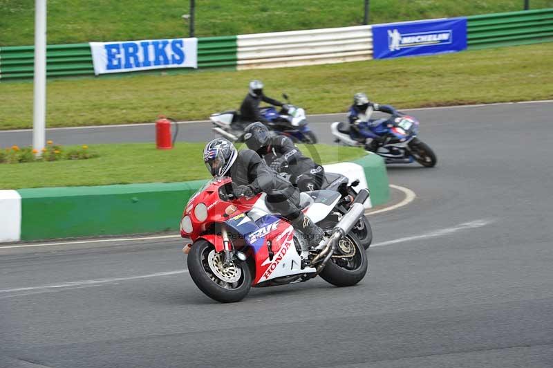 Mallory park Leicestershire;Mallory park photographs;Motorcycle action photographs;classic bikes;event digital images;eventdigitalimages;mallory park;no limits trackday;peter wileman photography;vintage bikes;vintage motorcycles;vmcc festival 1000 bikes