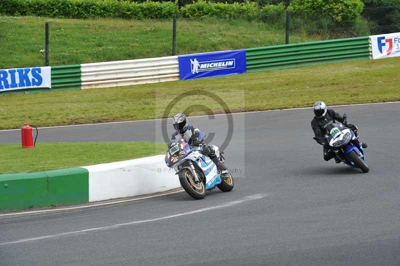 Mallory park Leicestershire;Mallory park photographs;Motorcycle action photographs;classic bikes;event digital images;eventdigitalimages;mallory park;no limits trackday;peter wileman photography;vintage bikes;vintage motorcycles;vmcc festival 1000 bikes