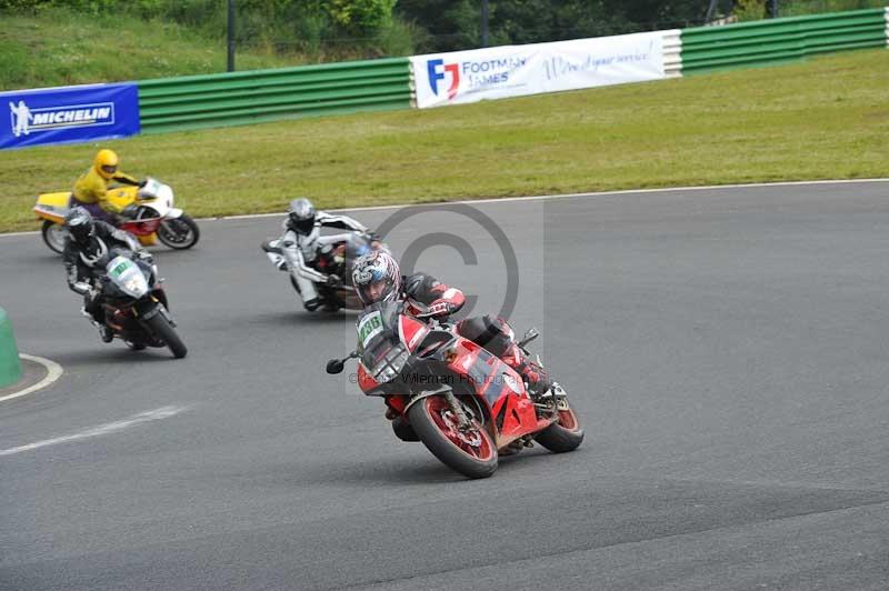 Mallory park Leicestershire;Mallory park photographs;Motorcycle action photographs;classic bikes;event digital images;eventdigitalimages;mallory park;no limits trackday;peter wileman photography;vintage bikes;vintage motorcycles;vmcc festival 1000 bikes