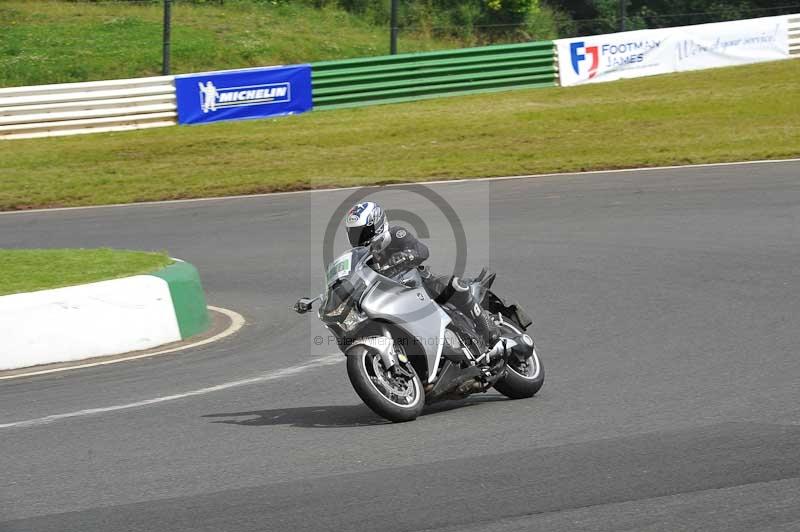 Mallory park Leicestershire;Mallory park photographs;Motorcycle action photographs;classic bikes;event digital images;eventdigitalimages;mallory park;no limits trackday;peter wileman photography;vintage bikes;vintage motorcycles;vmcc festival 1000 bikes