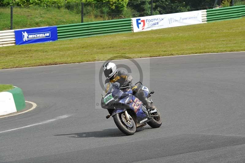 Mallory park Leicestershire;Mallory park photographs;Motorcycle action photographs;classic bikes;event digital images;eventdigitalimages;mallory park;no limits trackday;peter wileman photography;vintage bikes;vintage motorcycles;vmcc festival 1000 bikes