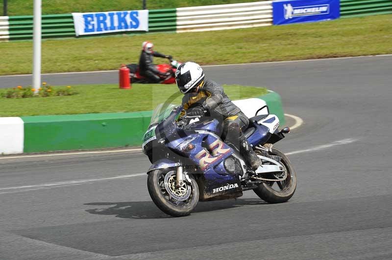 Mallory park Leicestershire;Mallory park photographs;Motorcycle action photographs;classic bikes;event digital images;eventdigitalimages;mallory park;no limits trackday;peter wileman photography;vintage bikes;vintage motorcycles;vmcc festival 1000 bikes