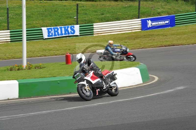 Mallory park Leicestershire;Mallory park photographs;Motorcycle action photographs;classic bikes;event digital images;eventdigitalimages;mallory park;no limits trackday;peter wileman photography;vintage bikes;vintage motorcycles;vmcc festival 1000 bikes