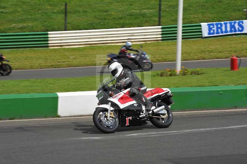 Mallory park Leicestershire;Mallory park photographs;Motorcycle action photographs;classic bikes;event digital images;eventdigitalimages;mallory park;no limits trackday;peter wileman photography;vintage bikes;vintage motorcycles;vmcc festival 1000 bikes